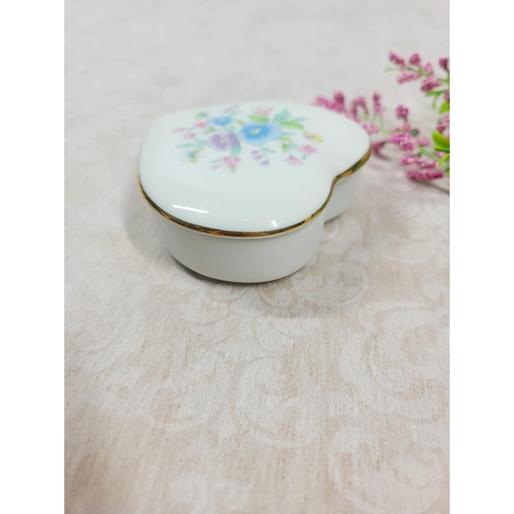 Vintage Heart Shaped Trinket Box Made in Japan Ceramic Floral Vanity Dish - Picture 3 of 9